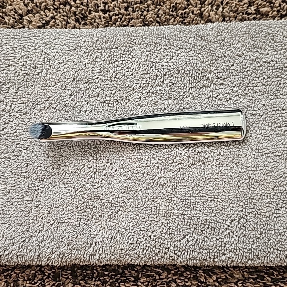 NWOT Artis Digit S Circle 1 brush.